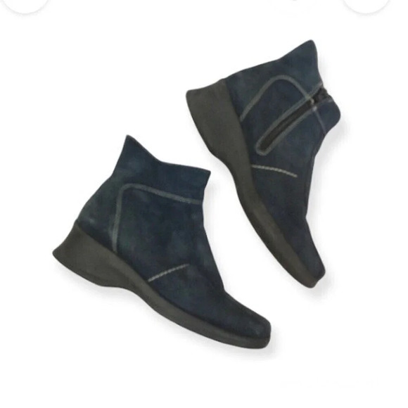 La Canadienne Suede Booties - Picture 1 of 8